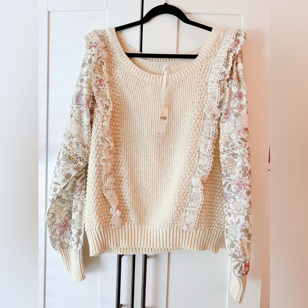 ANTHROPOLOGIE Sweater, BNWT. Cream with beautiful fabric sleeve detail size L.